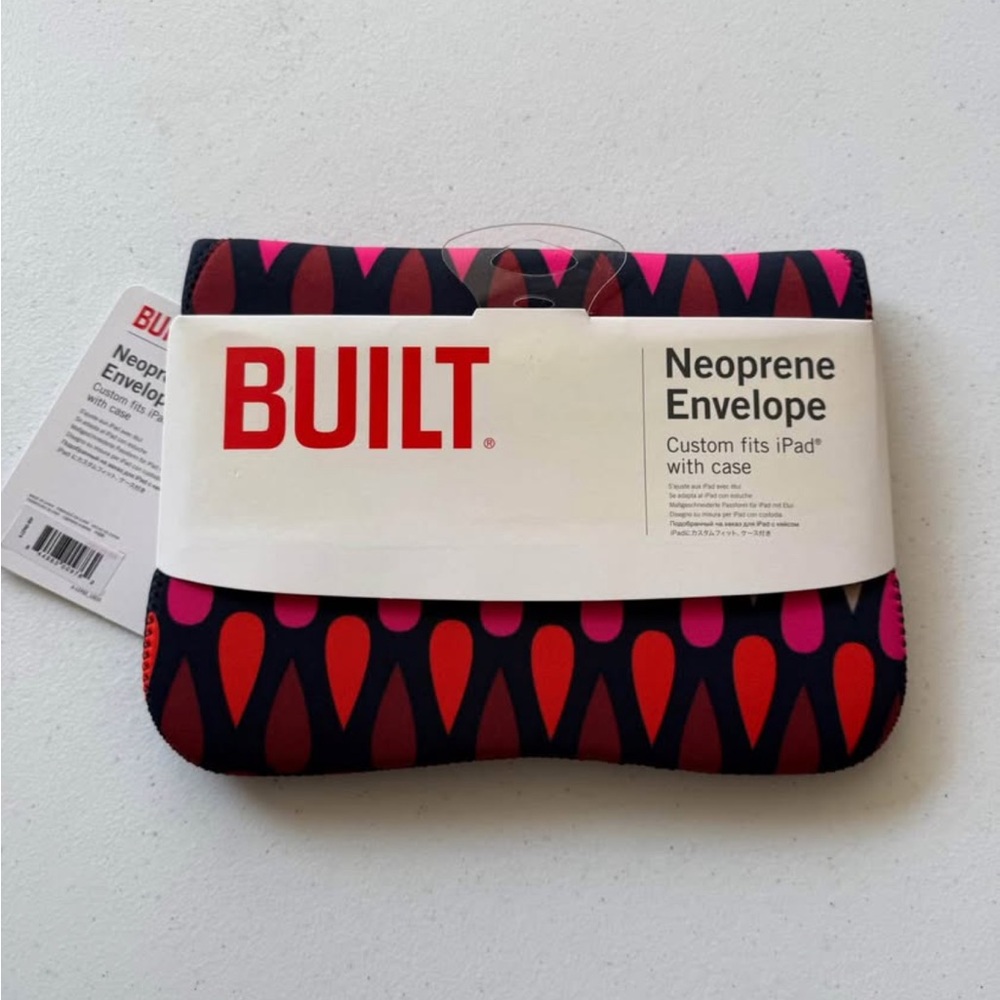 BUILT Neoprene Envelope for iPad/Tablets- Red and Pink